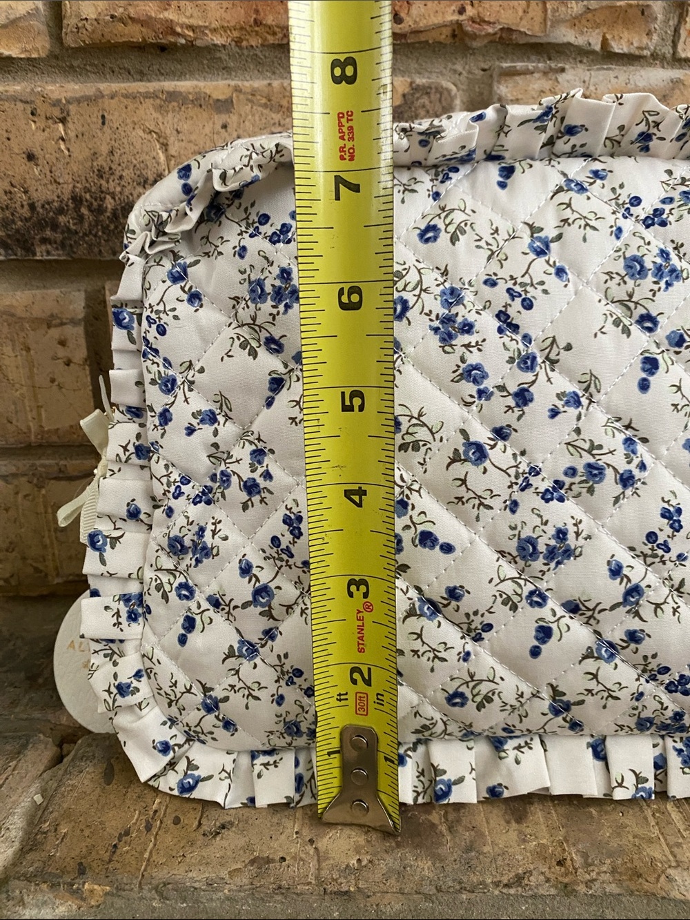 Altar’d State White Floral Quilted Toiletry Bag with Blue Roses - Picture 3 of 7